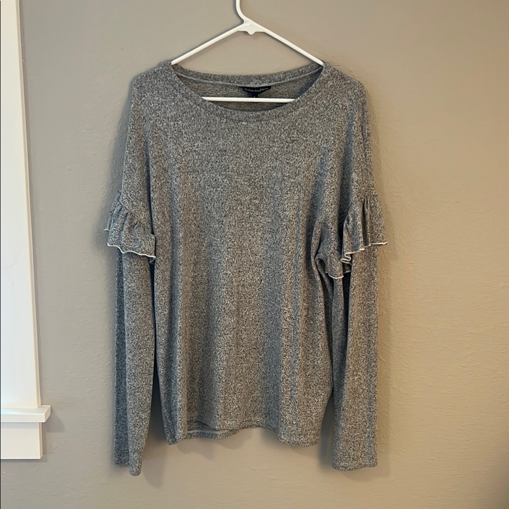 Alison Andrew’s ruffle sleeve top women’s size large